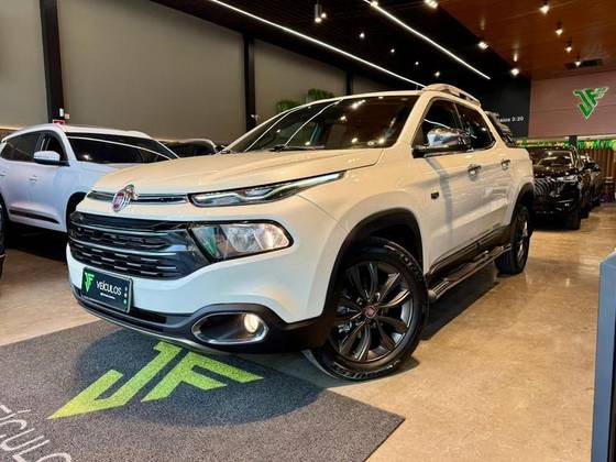 FIAT TORO 2.0 16V TURBO DIESEL RANCH 4WD AT9 FIAT TORO 2.0 16V TURBO DIESEL RANCH 4WD AT9